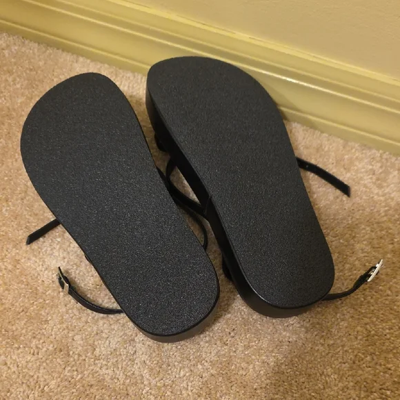 Steve Madden Strappy Black Platform Sandals - Picture 4 of 7